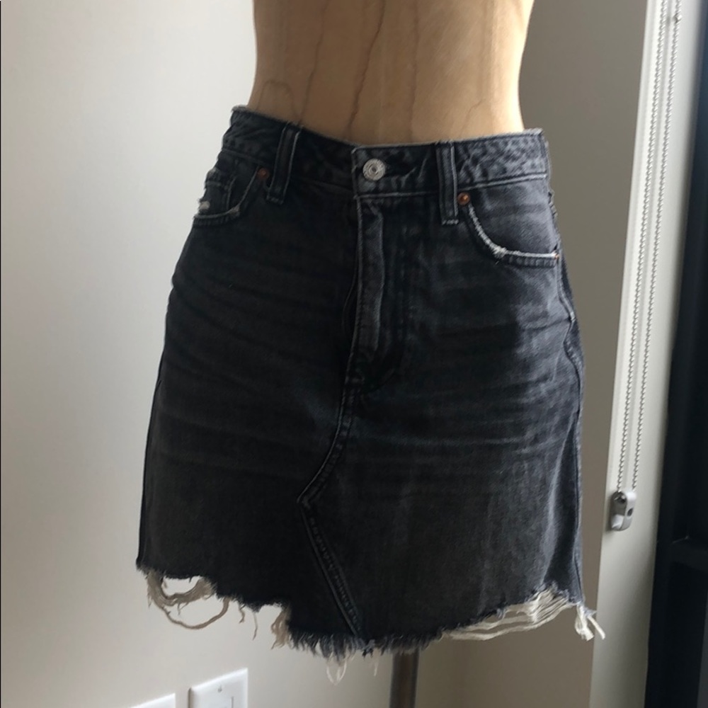 Natural rise destroyed denim skirt